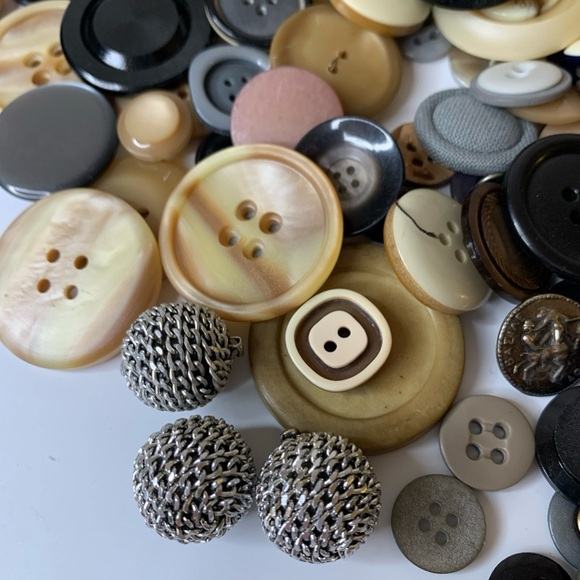 Assorted Vintage Button Collection - Picture 3 of 10